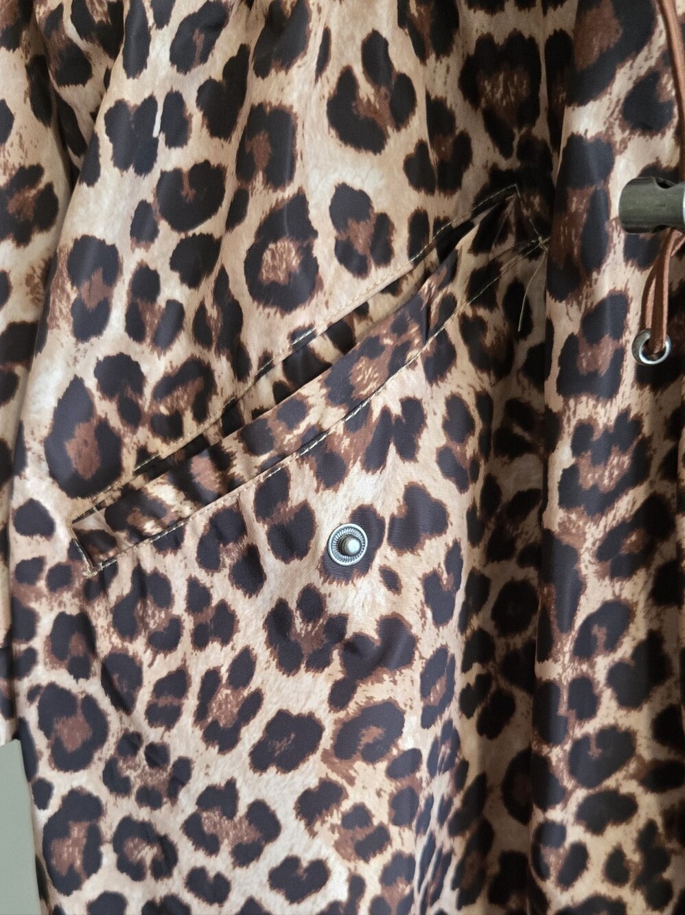 Torrid Hooded Lightweight Leopard Anorak Raincoat Size 2X - Picture 7 of 14
